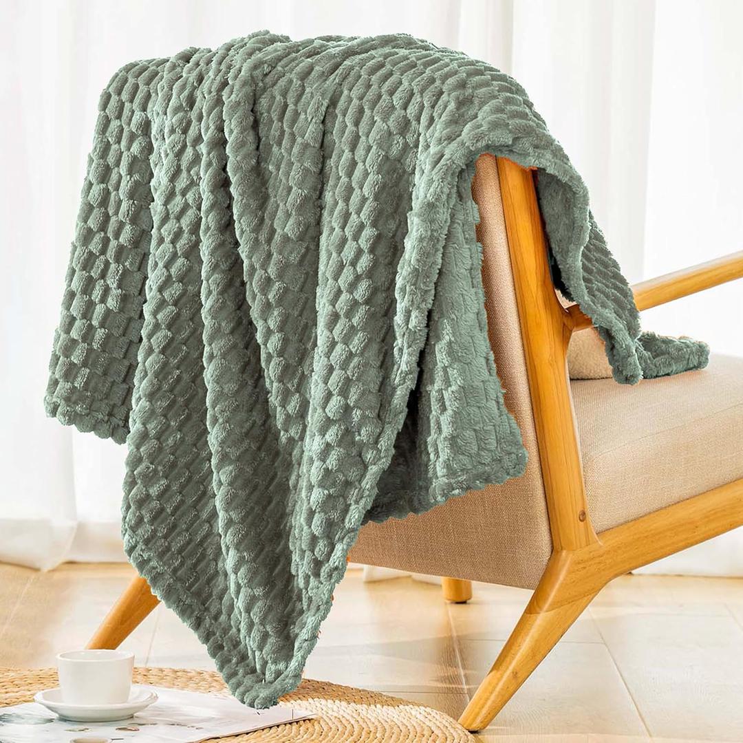 Bnuitland Sage Green Flannel Throw Twin Size Blanket (60X80 inches), 300 GSM Fleece Cozy Warm Soft Home Decor Lightweight Bed Blanket for Adults, Suitable for All Seasons.