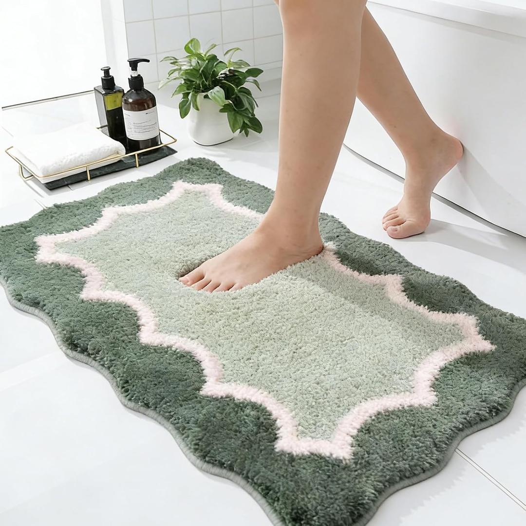 Wylumen Scalloped Green Bathroom Rugs Mat, Non Slip Absorbent Quick Dry Bath Mats for Shower Room, Plush Microfiber Bath Mats for Bathroom Floor Washable Carpet for Shower Tub Sink Bedroom, 20"x32"