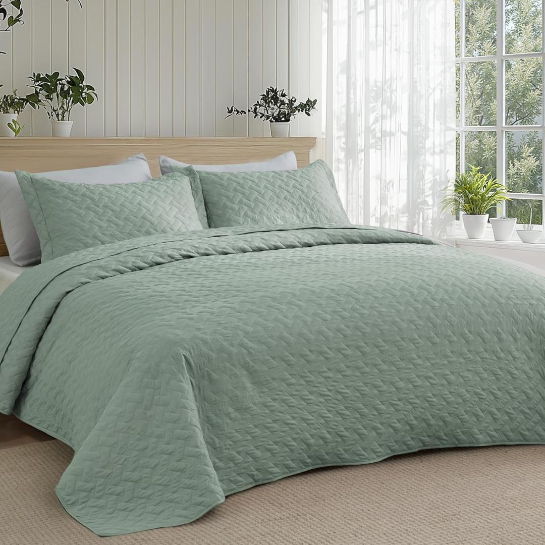Bedsure Quilts Queen Size - Lightweight Bedspreads Queen Size with Basket Weave Pattern, Soft Quilt Bedding, Sage Green Comforter Coverlet for All Seasons (90" x 96")