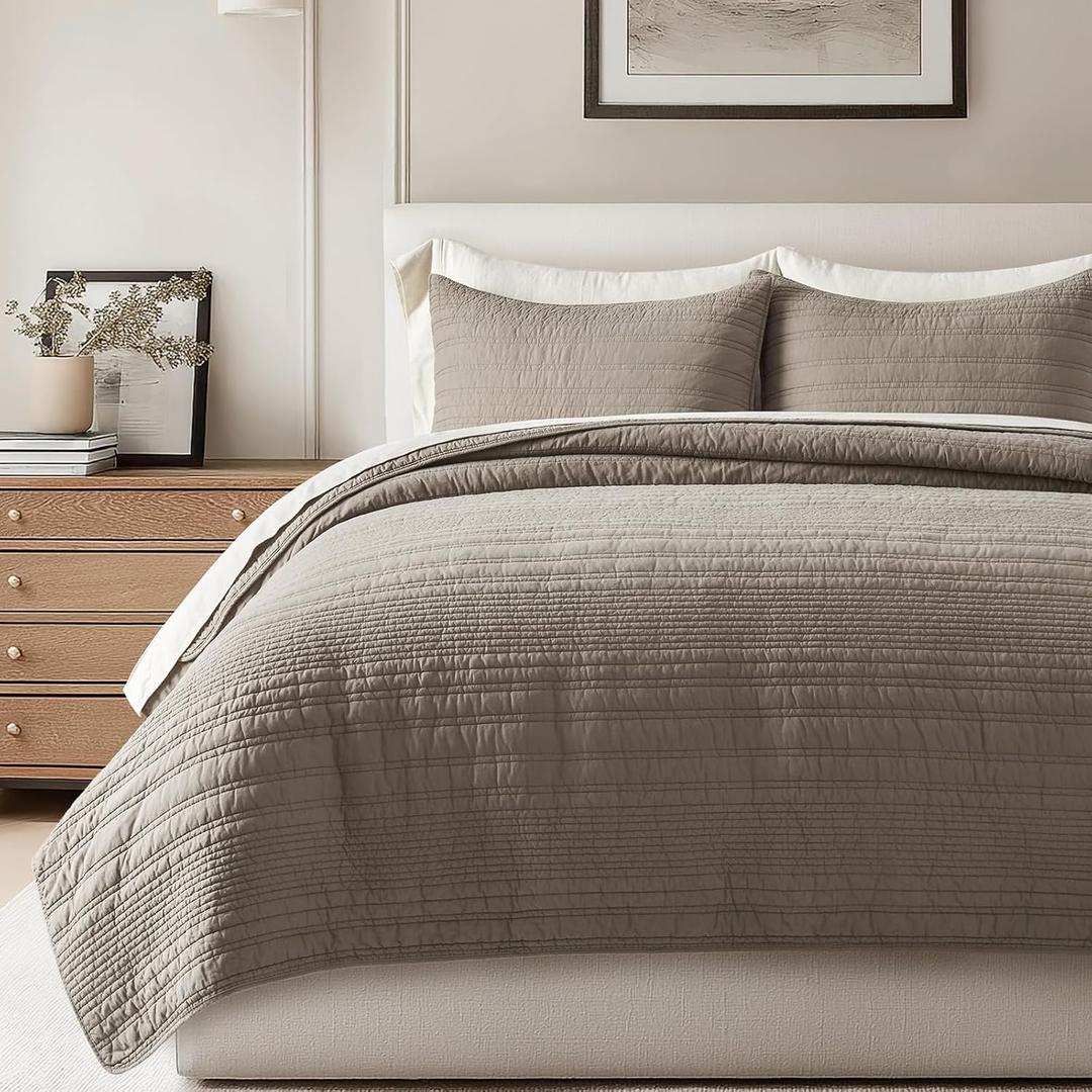 EVERGRACEHOME 100% Cotton Modern Lines Quilt Set King Size, Pre-Washed Soft Striped Coverlet Bedspread, 3 Piece Lightweight Bedding Set for All Season, with 2 Pillow Shams, Stone Taupe | Modern & Timeless, 100% Cotton, Soft, Pre Washed, Oeko-Tex Certified, Lightweight