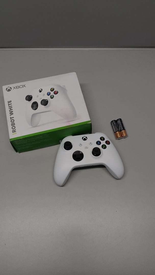 Xbox Wireless Gaming Controller (2025) – Robot White – Play on Xbox, Windows, Android, iOS, FireTV Sticks, Smart TVs, VR Headsets