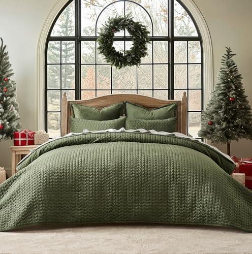 Amazon.com: EverGrace Luxury Velvet Quilt Set King Size 3 Piece, Soft Cross-Stitch Velvet Comforter Set with Pillow Shams, Lightweight Coverlet Bedspread Bedding Set for All Seasons, Loden Green
