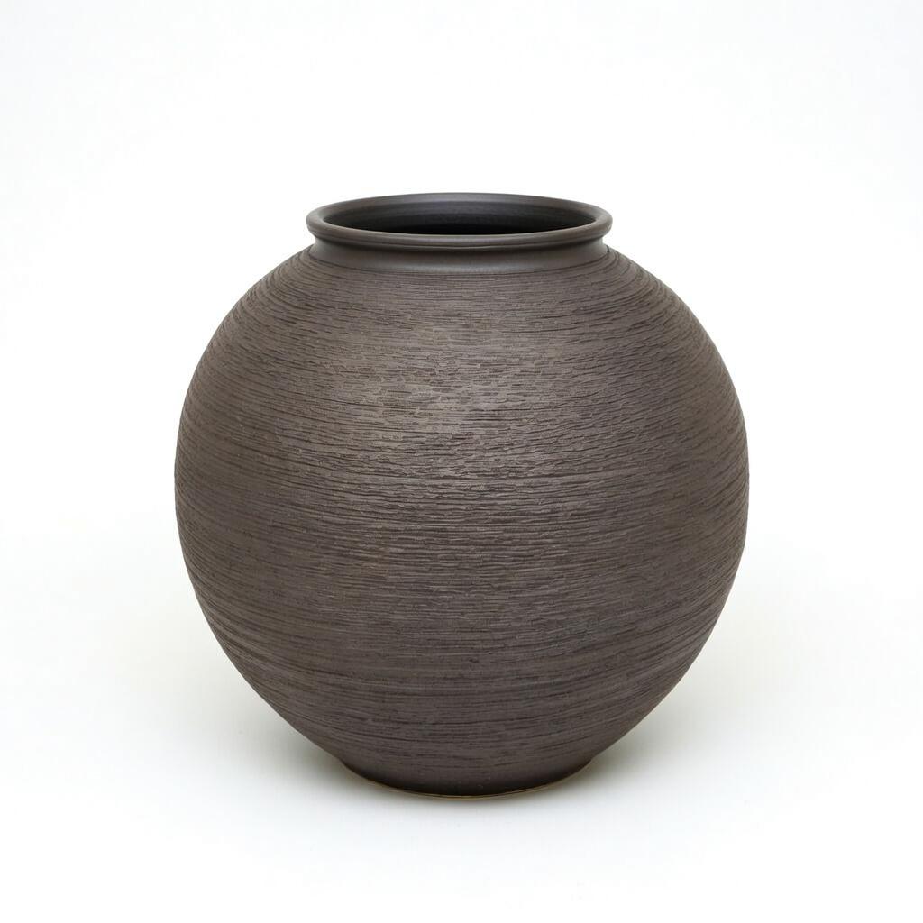 Ceramic Flower Vase Home Decor, 7.4 in Farmhouse Table Vase Retro Vintage Living Room Kitchen Bedroom Decoration Pottery Decorative Vases for Flowers House Shelf Office Desk Dining Entryway, Black