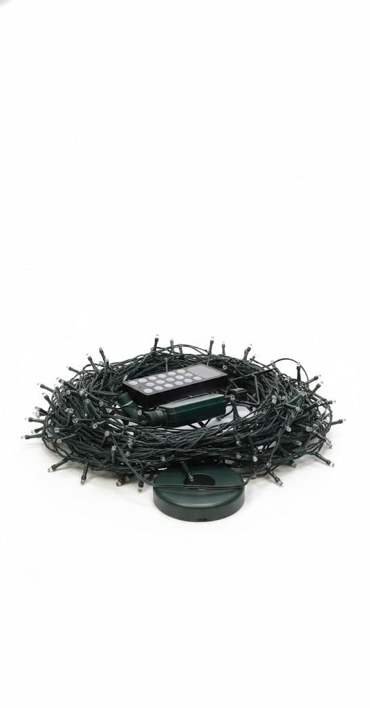 Decorative string lights with remote control. Includes a bundle of wired decorative lights, remote control, and is suitable for decorative or ambient lighting.