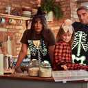 2 x 2PCS Halloween Glow-in-the-Dark Skeleton Apron Couples Cooking Aprons, Luminous Cosplay Costumes for Adults, Family, Teacher, Group, Women, School Party Supplies Decorations (Black, S)