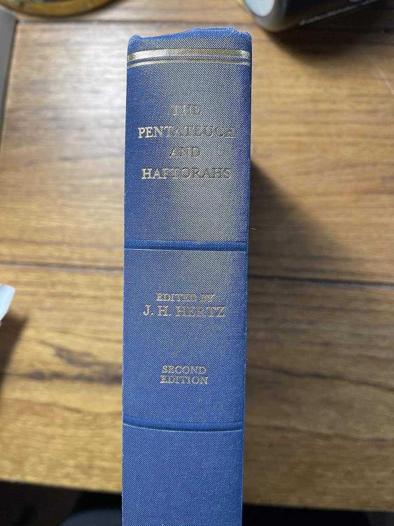 Soucino Edition of the Pentateuch and Haftorahs; 2nd Edition, Complete in One Volume [Hardcover] Hertz, J.H.