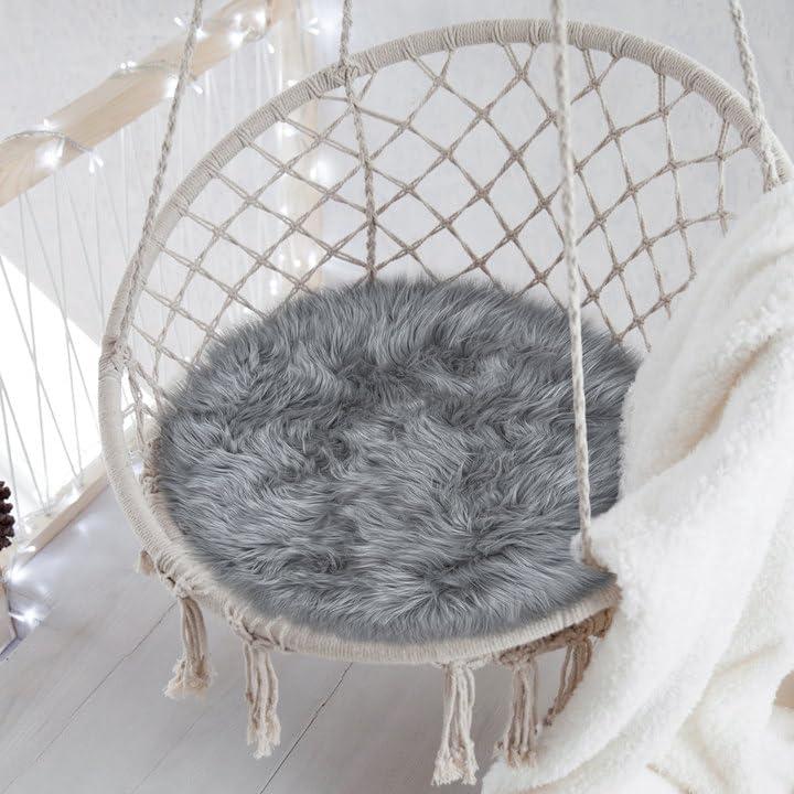 15.7 Inch Grey Mini Round Faux Fur Sheepskin Rugs Small Fluffy Circle Rug for Bedroom Dorm Living Room Shag Circular Carpet Mini Small Size for Nail Desk Sofa Couch Seat Cushion Photographing