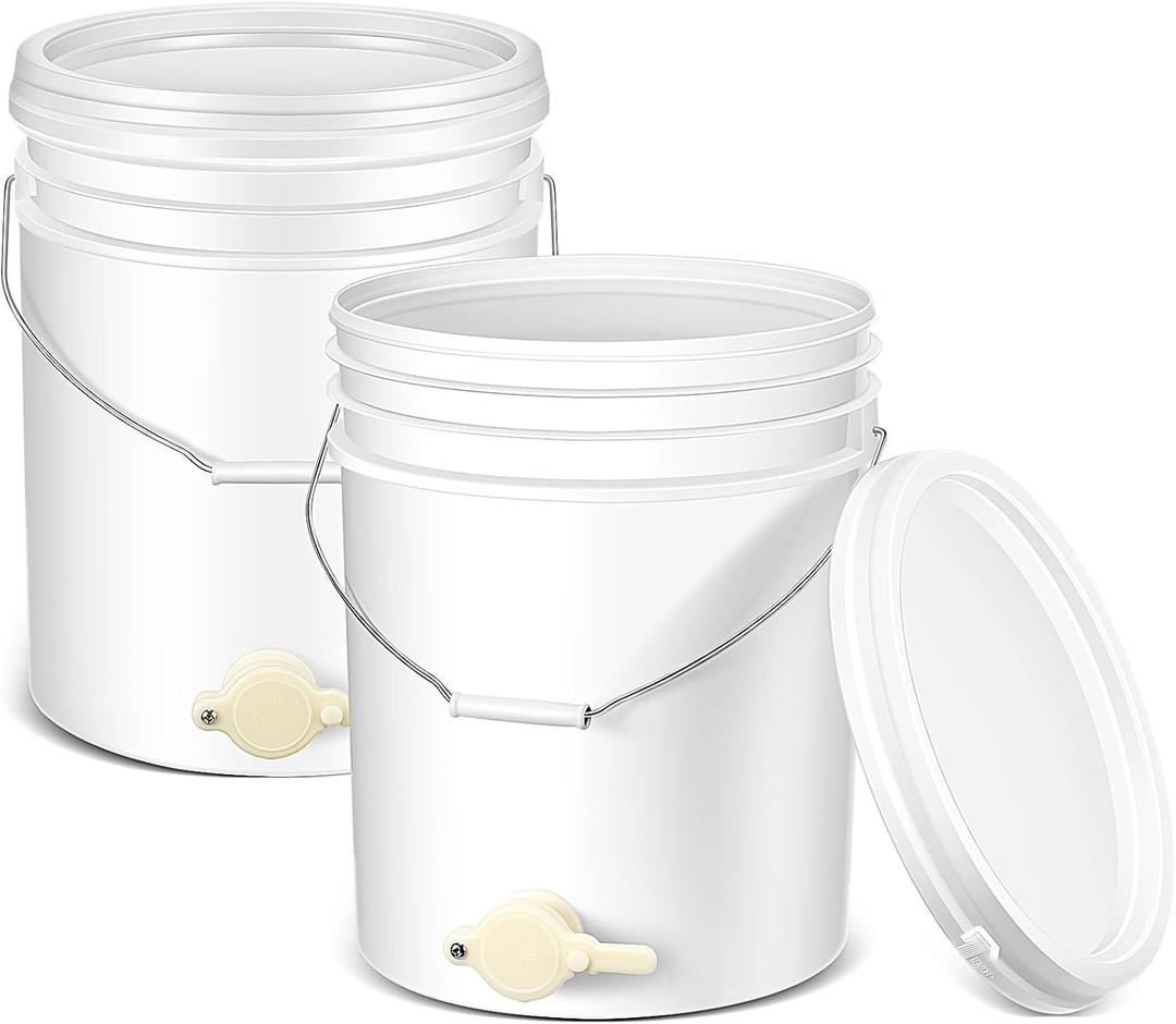Suzile 2 Pack Plastic Honey Bucket with Gate 5 Gallon Bucket with Spigot White Honey Extractor Equipment Beekeeping Harvesting Tool Beekeeping Supplies 20L Capacity
