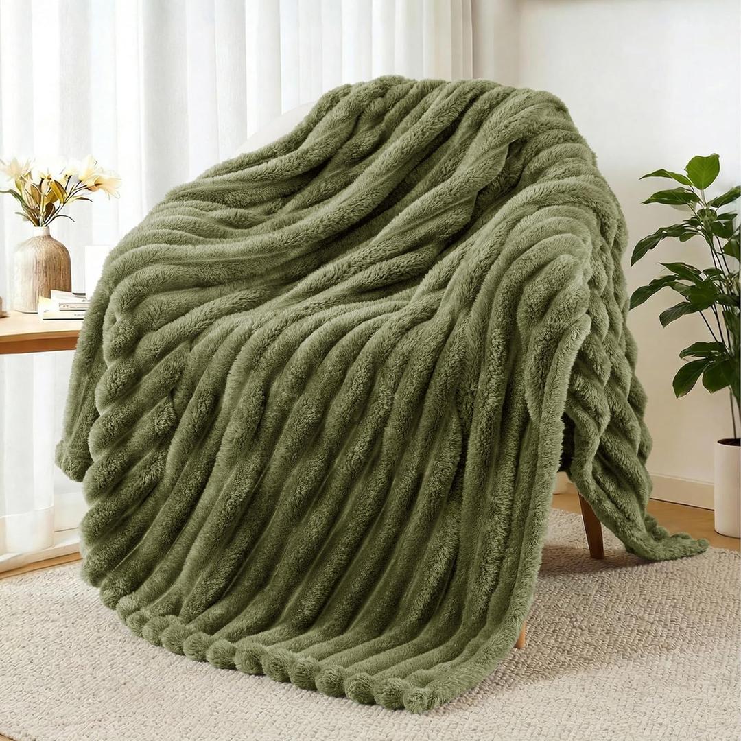 Exclusivo Mezcla Fleece Throw Blanket for Couch, Super Soft Striped Jacquard Bed Blanket, Lightweight Fuzzy Cozy for All Seasons, 50x60 Inches, Olive Green