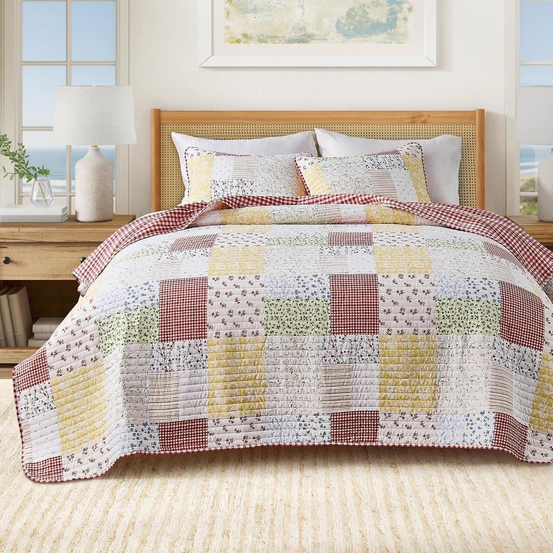 Great Bay Home Floral Quilt Set - 3-Piece Full/Queen Size Cottage Patchwork Bedding Set - Lightweight, All-Season, Reversible Bedspread (Cottage Floral Patchwork)