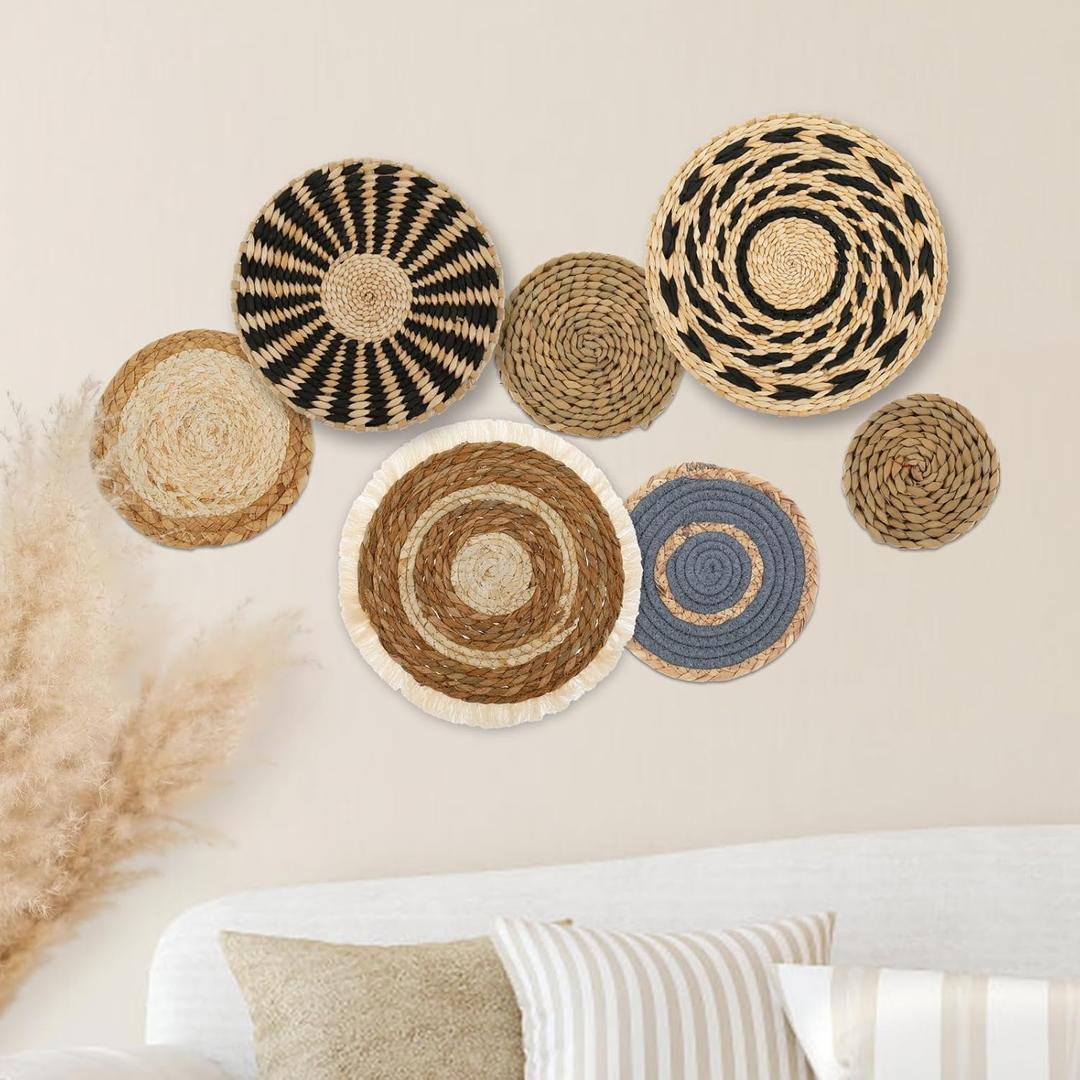 7 Pack Boho Wall Basket Decor, Hanging Woven Wall Basket Decor, Handmade Seagrass Rattan Wicker Boho Wall, Round Flat Seagrass Baskets Wall Art for Farmhouse Bedroom Living Room Display