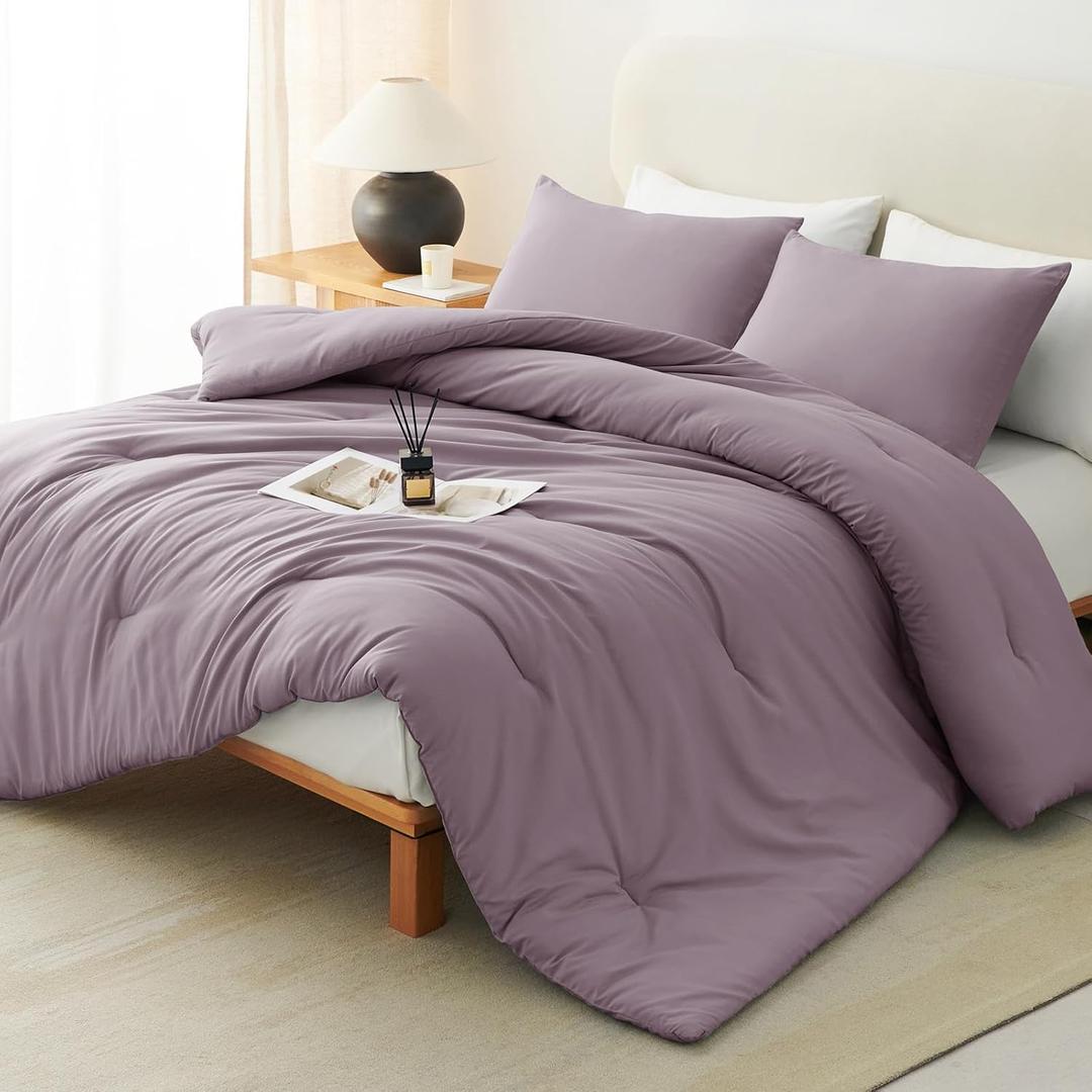 CozyLux Queen Comforter Set Dusty Purple, 3 Pieces Solid Breathable Quilted Style Bedding Sets, Luxury Fluffy Soft Bed Set with Down Alternative Comforter for All Season (1 Comforter & 2 Pillowcases)