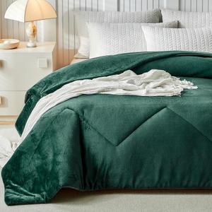 WARMDERN Alaskan King Size 120"x132" Velvet Comforter Duvet Insert - 100% Milk Velvet Bedding Comforters with Wave Textured Pattern, Ultra Soft Lightweight Warm Bedding Comforter, Emerald Green