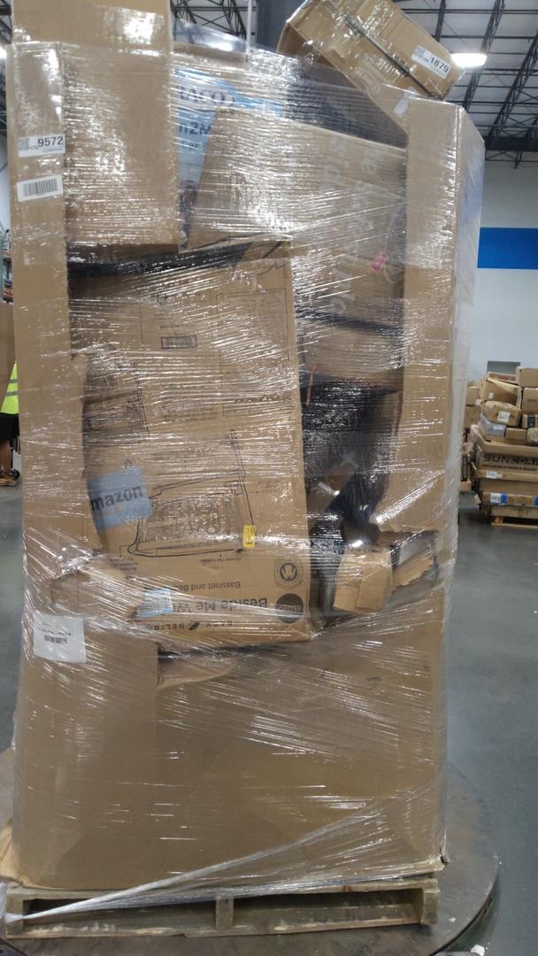 Pallet of salvage items