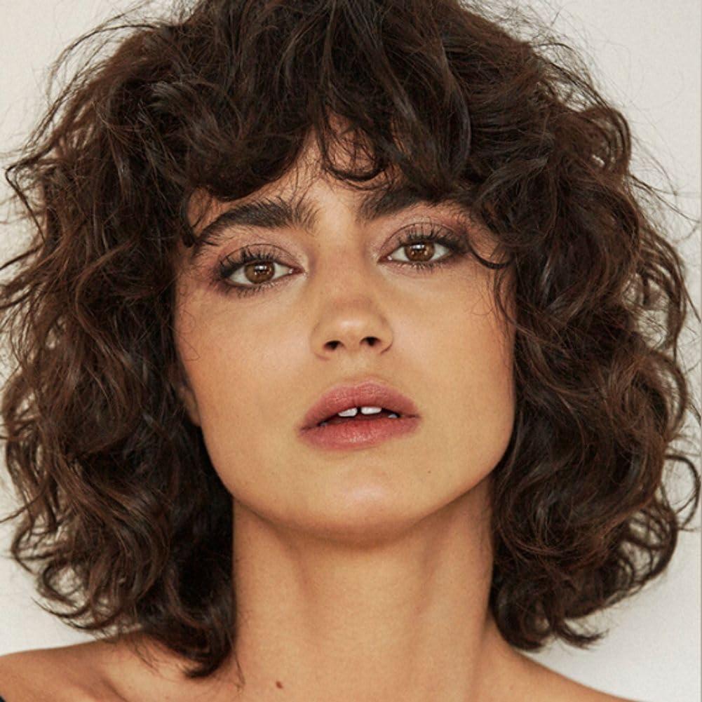 Kaneles Short Brown Curly Wig Womens Bob Wig with Bangs Shoulder Length Naturel Hair Wigs for Daliy Party Halloween Use (11 x 7.5 x 2.7 inches)