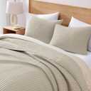 WRENSONGE Queen Quilt-3 Pieces Neutral Lightweight Bedspreads Light Oatmeal Queen Size Quilt Bedding Set for All Seasons, Soft Summer Coverlet with 2 Pillow Shams Suitable for Bed & Couch