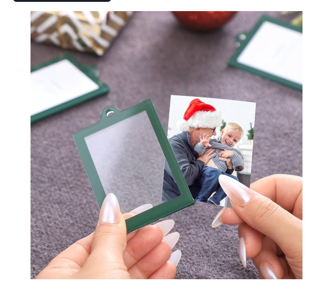 UNIQOOO 8 Pcs Christmas Acrylic Green Photo Frame Ornaments for Display Picture, 2 x 3 inch Festive Hanging Decoration, Double-Sided Picture Frames for Holiday, Home, Party, Xmas Tree Decorations