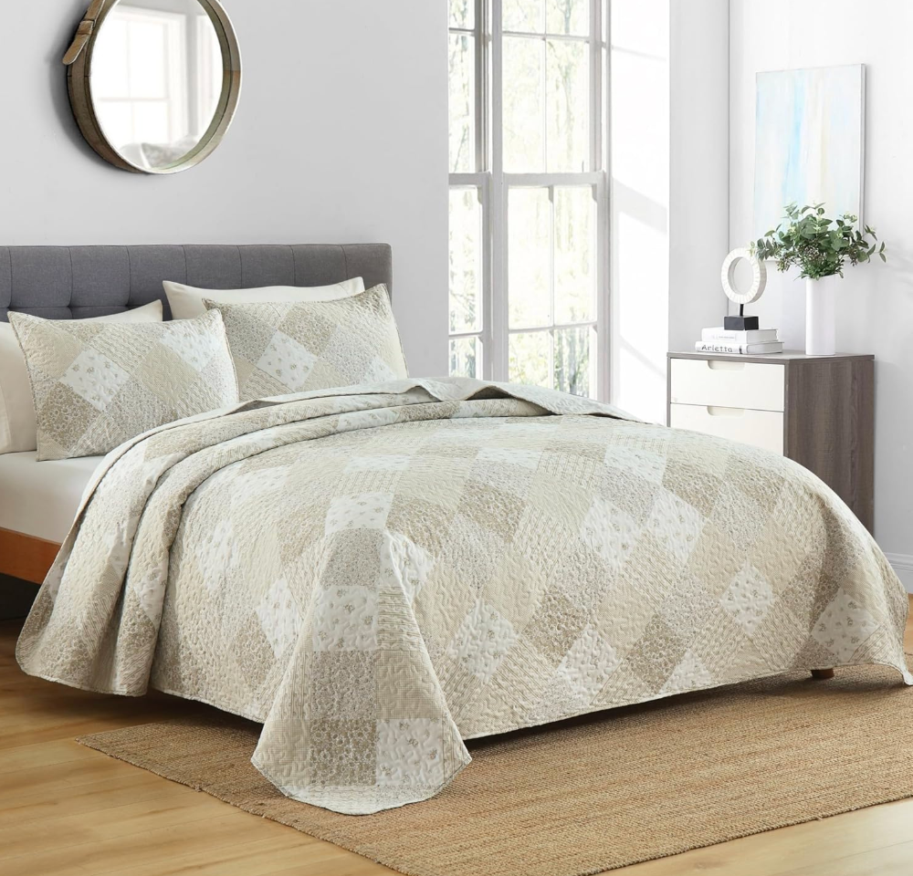 Boryard Queen Size Quilt Set, 3-Piece Lightweight Soft Full Size Summer Patchwork Reversible Bedspread Coverlet (90x90in) Bedding Set w 2 Pillow Shams, Light Beige White Plaid Floral Print
