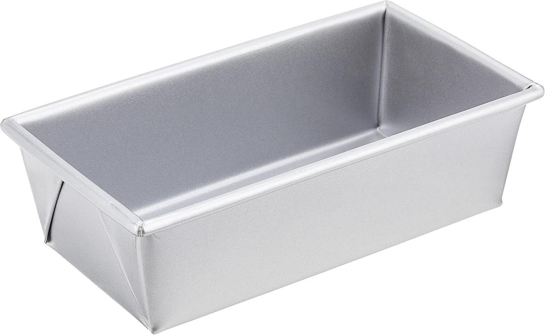 Chicago Metallic Commercial II 1-Pound Loaf Pan, Heavy-Weight Aluminized Steel, Professional Bread Baking Pan with Wire Reinforcement (8.5 x 4.5 x 2.75 Inch)
