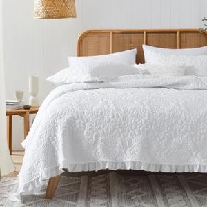 HORIMOTE HOME White Ruffled Quilt Queen Size, Stone-Washed Microfiber Lightweight Crinkled Farmhouse Rustic Shabby Chic Bedding Set, 3 Pieces Reversible Bedspread with Pillow Shams for All Season (Full/Queen(90"x 96"))