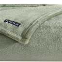 Nautica - Twin Blanket, Soft Plush Fleece Bedding, Ideal for Bed or Couch, Dorm Essentials, Oeko-Tex Certified (Solid Green)