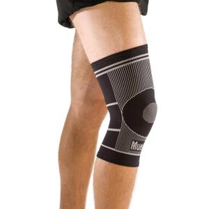 Mueller Sports Medicine 4-Way Stretch Knee Support, Knee Pain Relief Support for Men and Women, Ideal for Arthritis, Sprains, Black L/XL