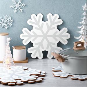 Nuanchu Set of 4 White Snowflake Cork Placemats Winter Christmas Table Decorations Indoor Xmas Theme Silver Snowflake Table Placemats for Party Kitchen Holiday Dining