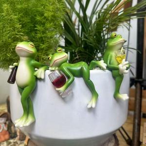 Cute Hanging Frog Garden Ornament  Relaxing Frogs Sculpture Outdoor Statue for Indoor Plant Pots or Garden Decoration,Outdoor Yard or Patio Decor.