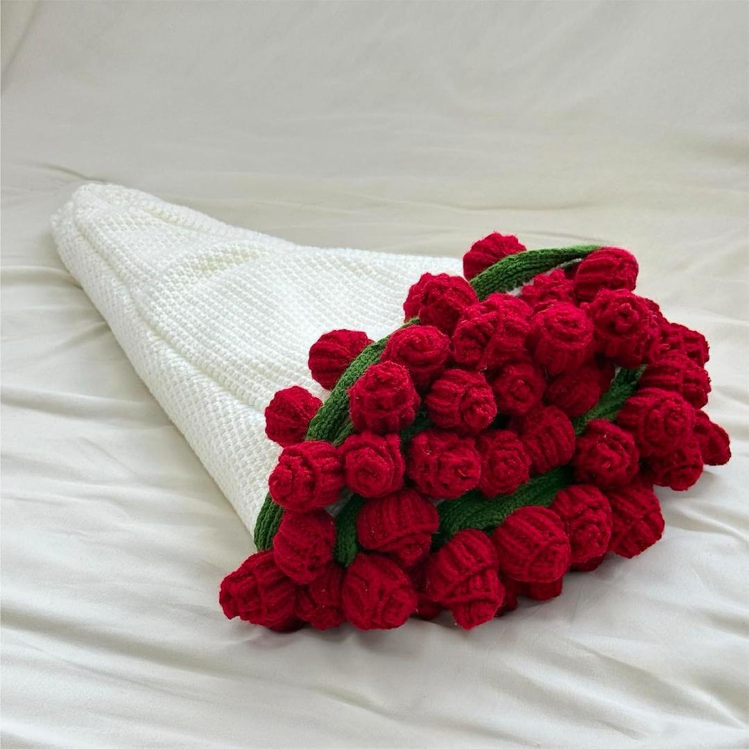 Crochet Flowers Bouquet Blanket, Handmade Rose Blanket, 32 Inch Round Floral Soft and Romantic Gifts for Birthday, Mother's Day,Valentine's Day, Home Decor, Bed, Sofa, Finished 32inch