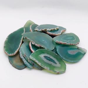 15Pcs Irregular Agate Geode Light Table Slice Bulk Dyed Green Color Polished Agate Healing Crystal Stones Home Decoration DIY Gemstone Wall Art Jewelry Making