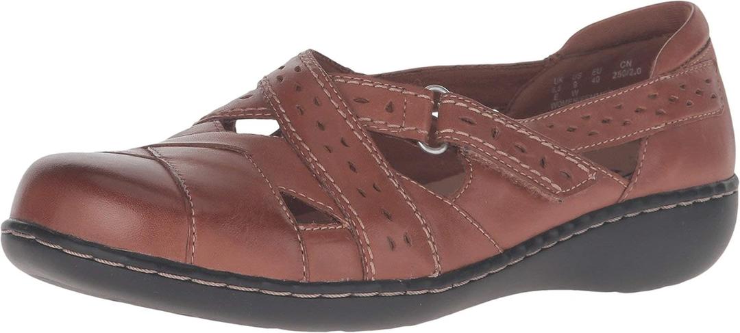 Clarks Women's Ashland Spin Q Slip-on Loafer, Tan, 7.5 W US