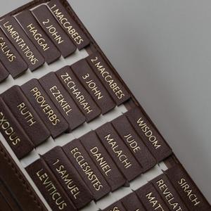 UPAFEXXI-Leather Bible Tabs with Book Summaries, Bible Tabs for Women and Men(Gold Foil Lettering) Large Print Stickers, Easy to Read and Apply, 80 Chapters Labels for Easy Navigation(Brown)
