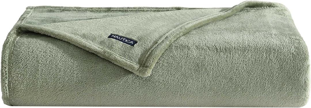 Nautica - Twin Blanket, Soft Plush Fleece Bedding, Ideal for Bed or Couch, Dorm Essentials, Oeko-Tex Certified (Solid Green)