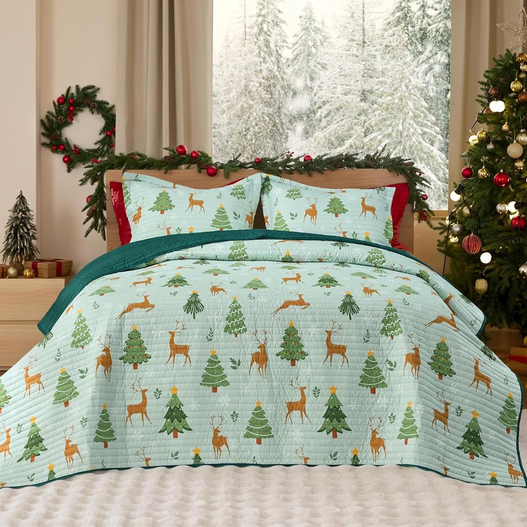 Bedsure Christmas Quilt Bedding - Queen Size Reversible Quilt with Christmas Tree and Reindeer Pattern, Lightweight Microfiber Bedspread, Soft Coverlet as Festive Decoration (90"x96")