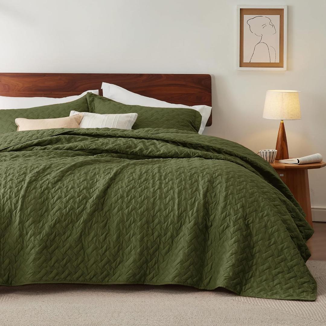 Bedsure Quilts Queen Size - Lightweight Bedspreads Queen Size with Basket Weave Pattern, Soft Quilt Bedding Set, Olive Green Comforter Set Coverlet for All Seasons with 2 Pillow Shams (90" x 96") | Skin-Friendly Soft, All-Season Comfort, Breathable, Lightweight, Machine Washable
