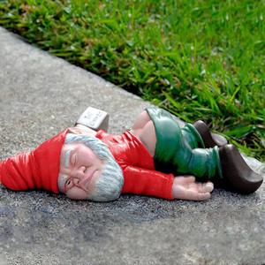 IcyAits Funny Drunk Dwarf Garden Gnome Statues Decoration, Creative Statue Resin Sculpture Novelty Gift for Outdoor Indoor Patio Yard Lawn Porch Ornament Decor