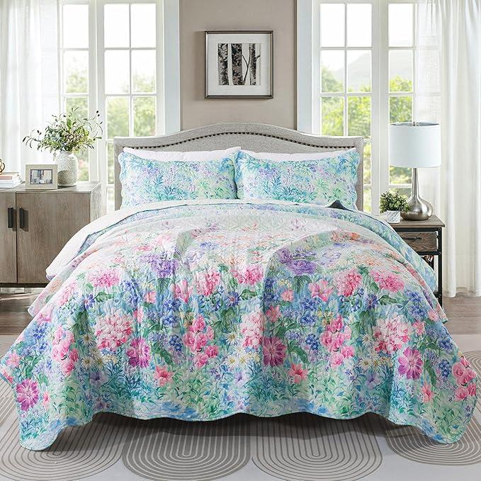 Quilt Set - King Size Floral Quilts, 3-Piece Microfiber Coverlets, Lightweight All Season Bedding Set - Dream Garden, Purple