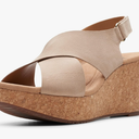 Clarks Women's Annadel Eirwyn Wedge Sandal, size 8