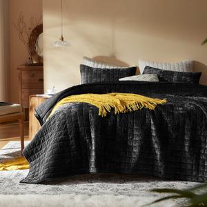 LEAONME Velvet Quilt California King-118''x106'', Lightweight Black Velvet Comforter Set with 2 Pillow Shams, Soft Oversized Bedspread Coverlet Quilted Bedding Set for All Season