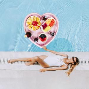 Floating Tray for PoolFloating Pool Tray, Floating Tray - Floating Pool Table, Ideal for Food & Drinks - Floating Table for Pool - Essential Floating Food Tray for Pool Activities(Heart-Shaped)