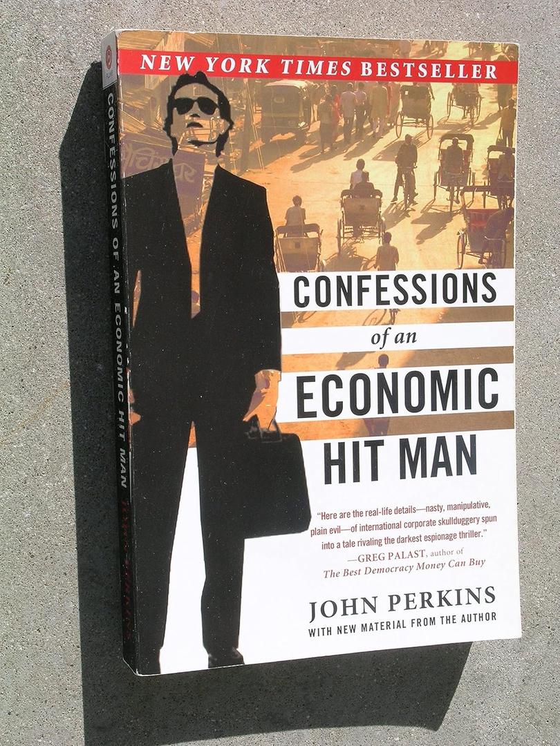 Confessions of an Economic Hit Man Paperback