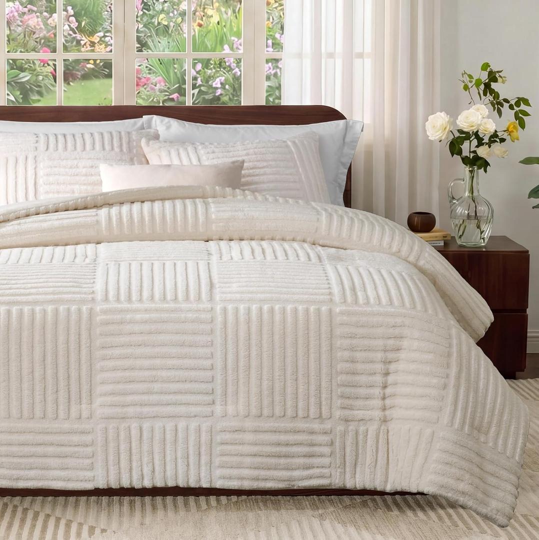 Amlie Home Queen Comforter Set, Beige Fleece Bedding Set with Stripe Jacquard, Soft Fluffy Bedding Set for Winter, 3 Pieces, 1 Warm Comforter and 2 Pillowcases
