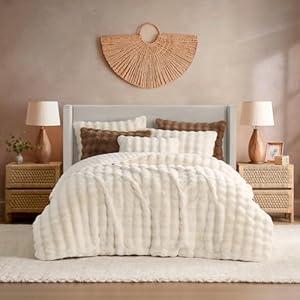 YnM Ultra-Soft Weighted Blanket, Fluffy Bubble Cuddle Heavy Bed Blanket, Plush Faux Fur Big Comforter, Soft & Warm Home Decor Piece (Black, 90''x90'' 15lbs, Full/Queen)