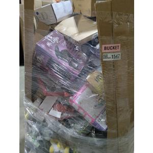 Pallet of salvage items