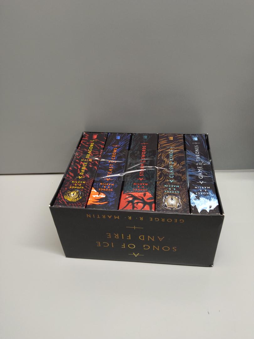 George R. R. Martin's A Game of Thrones 5Book Boxed Set (Song of Ice and Fire Series)