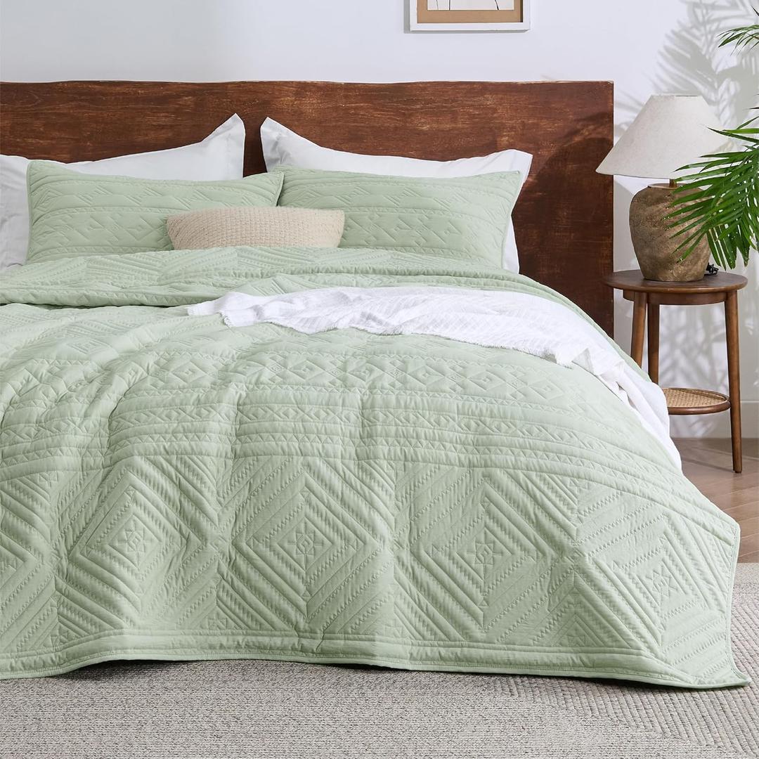 Bedsure Boho Quilt King Size - Lightweight Bedspread King Size with Geometric Stitched Pattern, Sage Green Farmhouse Soft Bedding Set Coverlet with 2 Pillow Shams for All Seasons, 106x96 inches