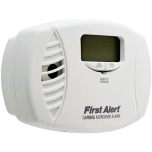 First Alert FAT1039746 Dual-Power Carbon Monoxide Plug-in Alarm with Digital Display