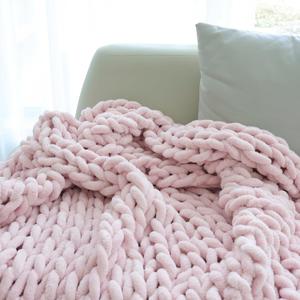 Chenille Chunky Knit Blanket Throw （40×50 Inch）, Handmade Warm & Cozy Blanket Couch, Bed, Home Decor, Soft Breathable Fleece Banket, Christmas Thick and Giant Yarn Throws, Light Pink