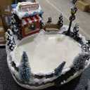 Christmas Village House Collectible Building Christmas Decor Estatua de la cabaa del Pueblo navideo Home Decoration Snow Globe Display Skating Pond Animated Theme Park with 8 Music (M)