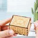 Mom Gifts Music Box to Mom Hand Crank Vintage Engraved Wooden Musical Box Personalizable Gifts for Christmas/Birthday/Wedding